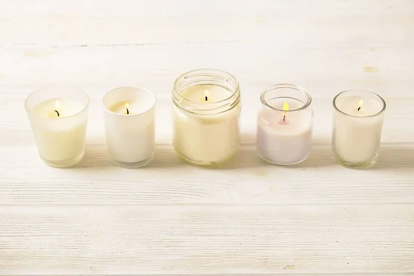 Una composición elegante de salón de spa y atributos de terapia de piedra. Descuento del Día Internacional de la Mujer. Regalo para el día de la madre . — Foto de Stock