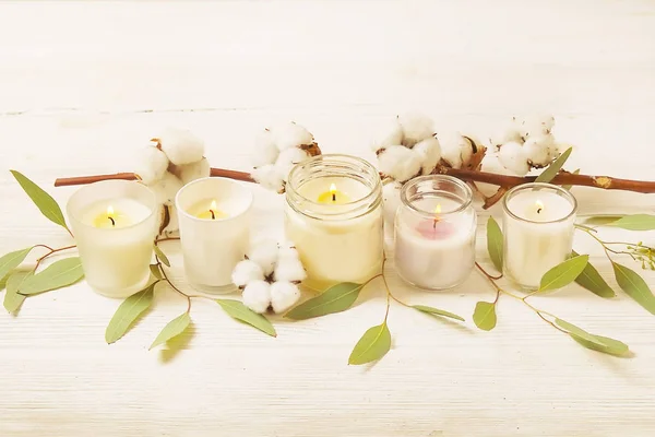 Una composición elegante de salón de spa y atributos de terapia de piedra. Descuento del Día Internacional de la Mujer. Regalo para el día de la madre . — Foto de Stock