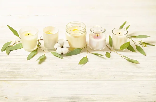 Una composición elegante de salón de spa y atributos de terapia de piedra. Descuento del Día Internacional de la Mujer. Regalo para el día de la madre . — Foto de Stock