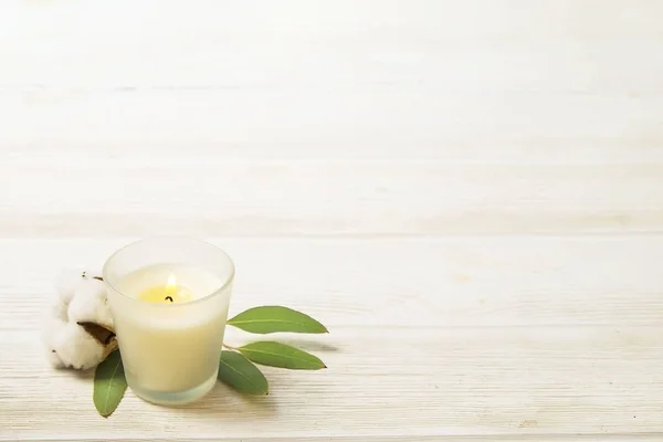 Una composición elegante de salón de spa y atributos de terapia de piedra. Descuento del Día Internacional de la Mujer. Regalo para el día de la madre . — Foto de Stock