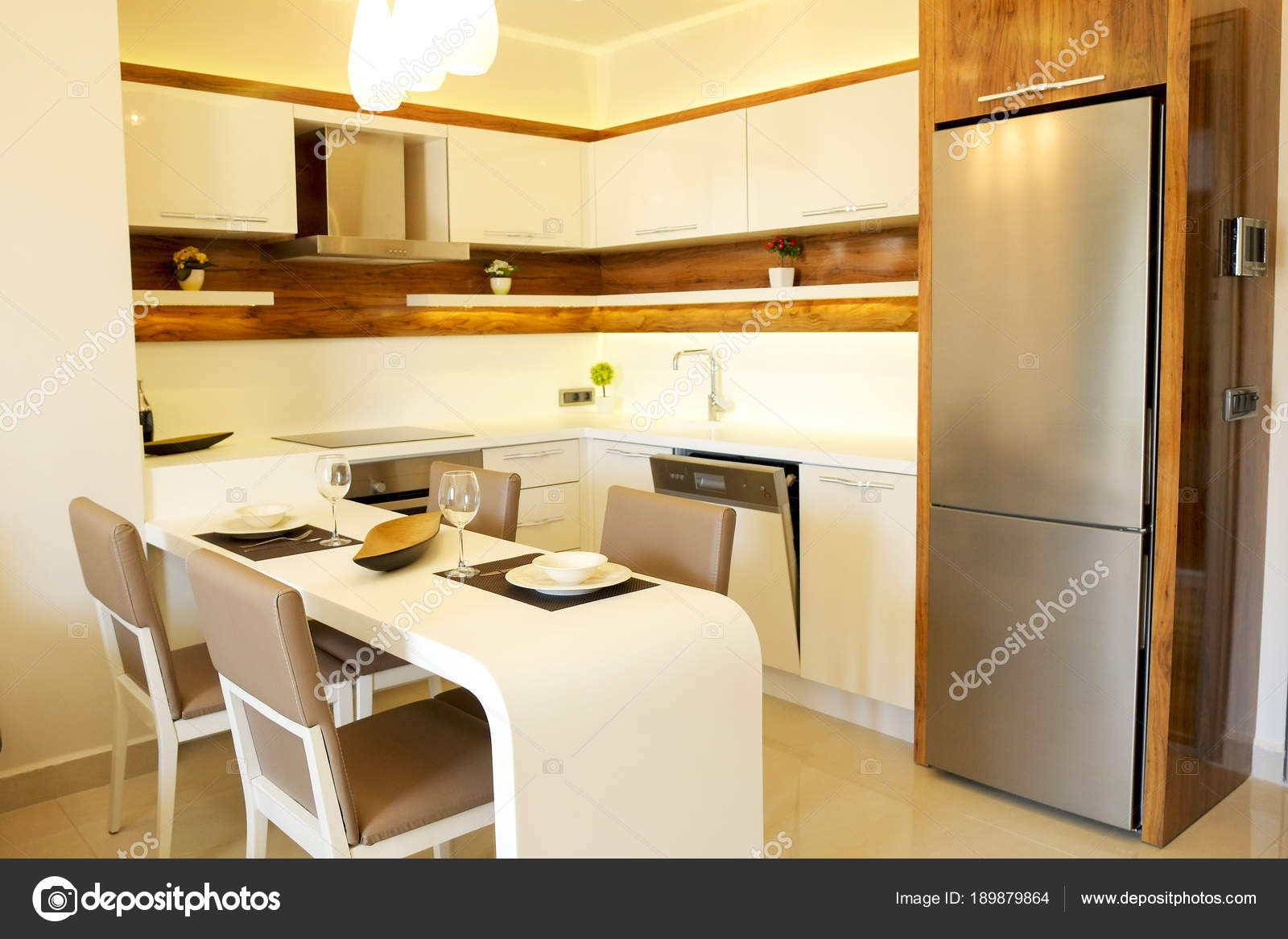 Mooie zon zijde appartement met eenvoudige minimalistisch modern