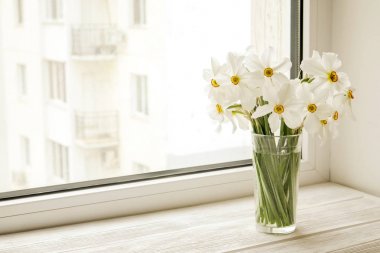 İhale minimalist bahar çiçek kompozisyon doku yüzeyi. Güzel kadınsı bitki dekorasyon için tatil tebrik kartı.