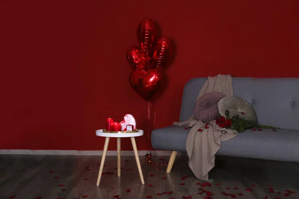 St. Valentinstag Komposition mit dem Strauß von Rosen und andere romantische Stimmung Attribute. — Stockfoto