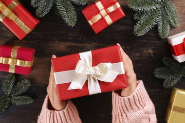 Geleneksel Noel hediyeleriyle birlikte kış tatili sezonu geçmişi.