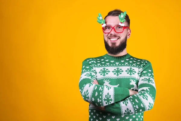 Guy with a perfectly groomed facial hair celebrating Christmas. — Stock Photo, Image