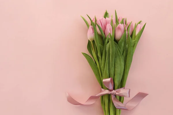 Egy rakás rózsaszín tavaszi virág, sok másolási hellyel a szövegnek.. — Stock Fotó