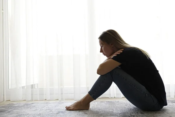 Depressed Single Woman Sitting Home Due Worldwide Quarantine Lockdown Portrait — Stock Photo, Image