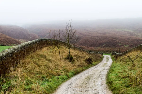 Strade nebbiose. Embsay — Foto Stock