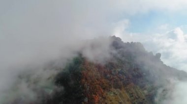 Sabahları dağ manzarası