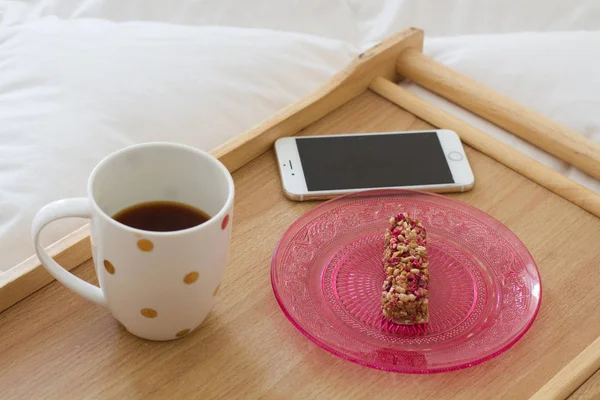 Desayuno en la cama, comida saludable, café —  Fotos de Stock