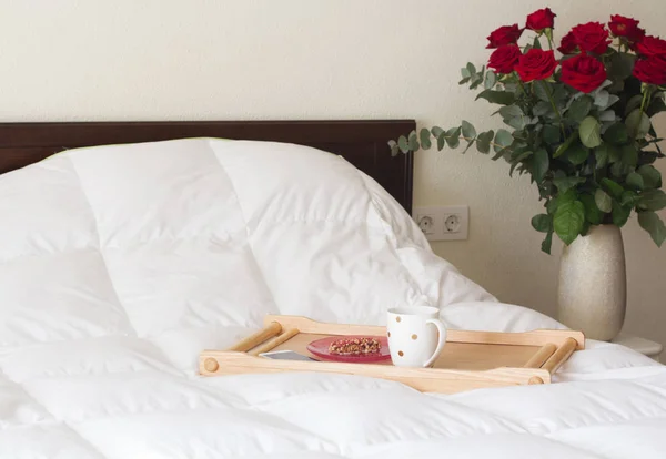 早餐在床上，健康食品，咖啡 — 图库照片