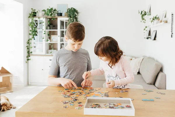 Brother Sister Playing Puzzles Home Children Connecting Jigsaw Puzzle Pieces — Stock Photo, Image