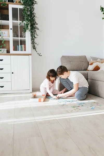 Brother Sister Playing Puzzles Home Children Connecting Jigsaw Puzzle Pieces — Stock Photo, Image