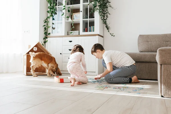 Brother Sister Playing Puzzles Home Children Connecting Jigsaw Puzzle Pieces — Stock Photo, Image