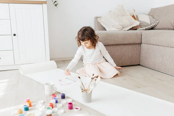 Cute Happy Little Girl Adorable Preschooler Painting House Paints Paper — Stock Photo, Image