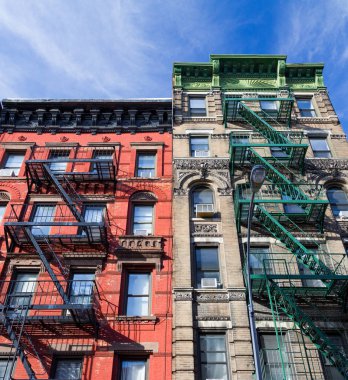 Greenwich Village New York'ta renkli eski binalar