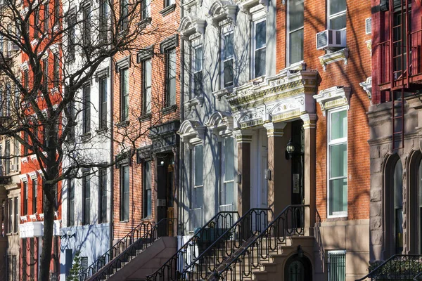 Buildings along Tompkins Square Park in New York City — Stock Photo, Image