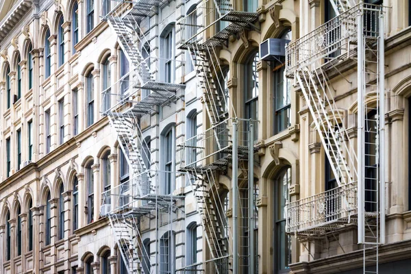 소호 뉴욕 시티에서 역사적인 건물 배경 — 스톡 사진
