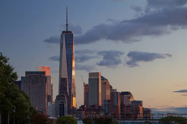 Alsó Manhattan látképének naplementekor — Stock Fotó