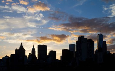 New York City Skyline siluet gün batımında
