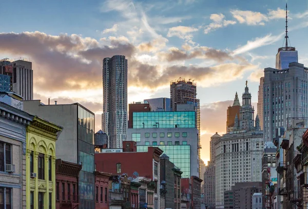 Zonsondergang in Chinatown New York City — Stockfoto