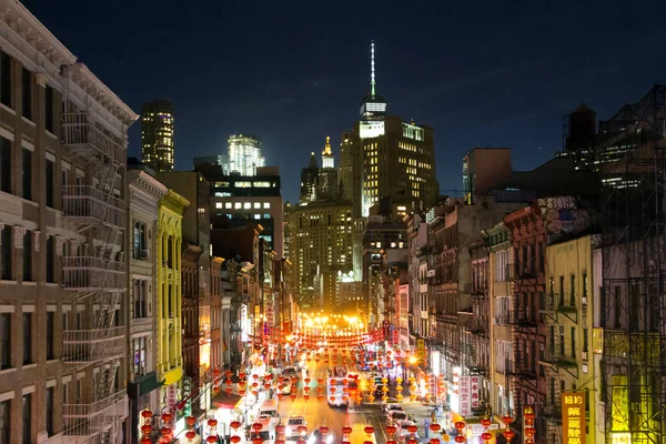 Chinatown Coloridas luces nocturnas Escena callejera en la ciudad de Nueva York —  Fotos de Stock