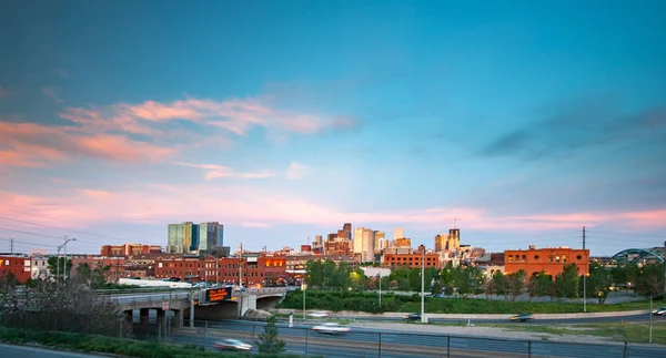 Belvárosi Denver, Colorado-skyline naplementekor — Stock Fotó