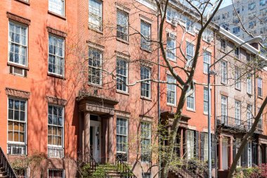 Manhattan, New York'taki CI tarihi kumtaşı binaların blok