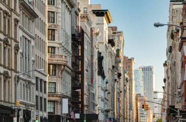 Tarihi binalar 5th Avenue Manhattan, New York City'deki astar