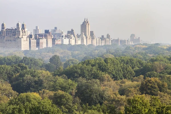 New York City nebbiosa vista panoramica sul paesaggio — Foto Stock