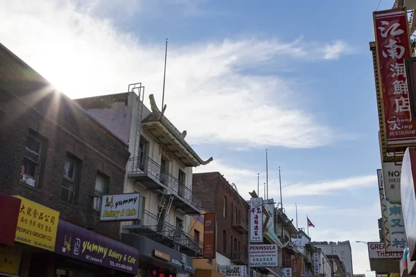 SAN FRANCISCO - CIRCA 2017: Los edificios de Jackson Avenue — Foto de Stock