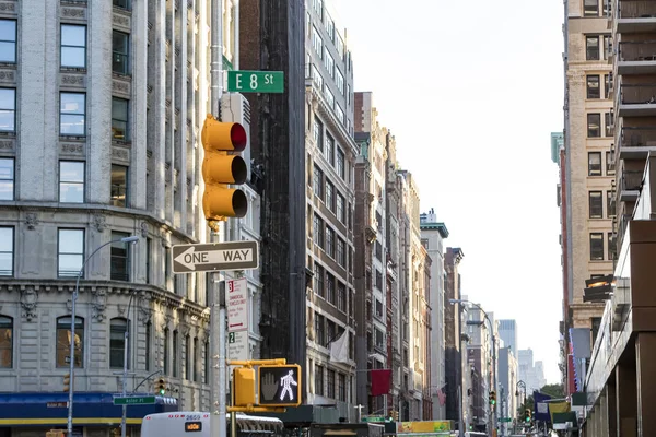 View of crowded city streets looking down Broadway — Stock Photo, Image