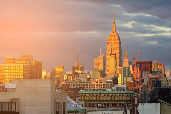 Солнечный Свет Светится Фоне Небоскребов Мидтауна Нью Йорке Манхэттене — стоковое фото
