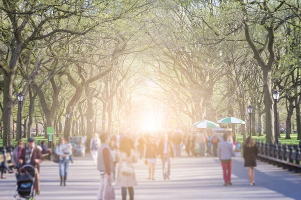 Gente Caminando Central Park Nueva York Con Luz Del Sol — Foto de Stock