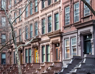 New York'ta Manhattan Upper West Side mahallede Brownstone binaların Blok