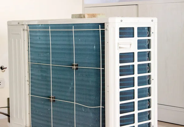 Ar condicionado condensador uso para trabalho pronto — Fotografia de Stock