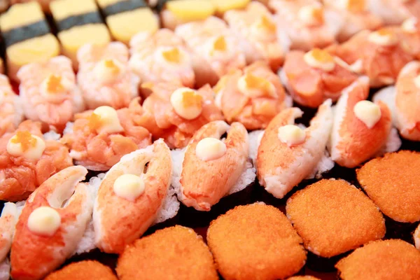 Set Sushi Comida Japonesa Estilo Original Colorido Exquisito Arreglo Filas — Foto de Stock