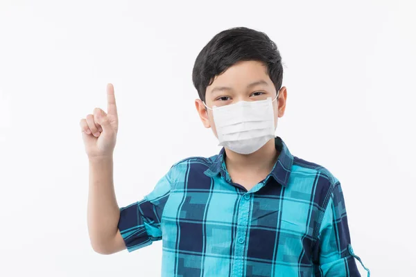 Jonge Kleine Asain Jongen Dragen Chirurgische Beschermende Masker Gezicht Witte — Stockfoto