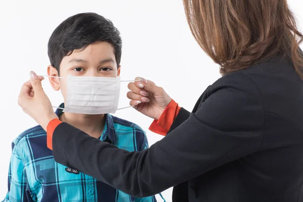 Ibu Memakai Masker Pelindung Bedah Wajah Anak Ide Untuk Cinta — Stok Foto