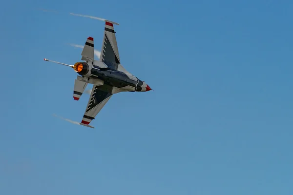 New Windsor, NY-3 september 2016: USAF Thunderbirds voeren een — Stockfoto