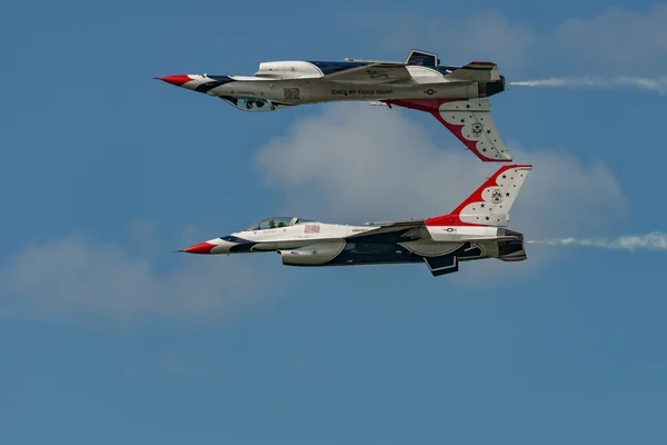 New Windsor, NY-3 september 2016: USAF Thunderbirds voeren een — Stockfoto