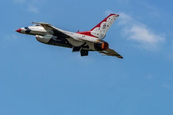 New Windsor, NY-3 september 2016: USAF Thunderbirds voeren een — Stockfoto