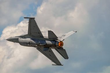 F 16 Falcon evrimi