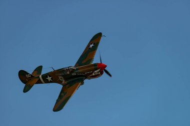 Curtiss-P - 40m Warhawk uçuş 