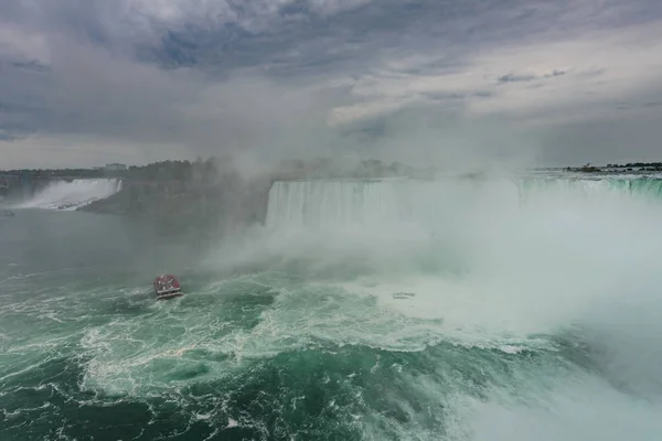Niagarské vodopády v bouřlivé počasí, Ontario, Kanada — Stock fotografie