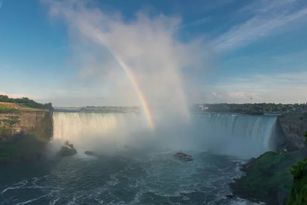 Velkolepé duha v mlze Niagara Fall — Stock fotografie