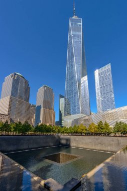 New York - ABD - 19 Ekim, 2017-insanlar yanında özgürlük Kulesi ve