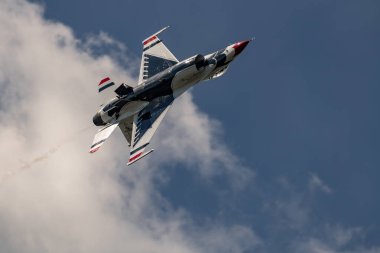 New Windsor Ny - 15 Eylül 2018: Usaf Thunderbird 'ler New York Airshow sırasında Stewart Uluslararası Havalimanı' nda gösteri yaptılar. Filo, Birleşik Devletler Hava Kuvvetleri 'nin resmi hava gösterisi ekibidir.