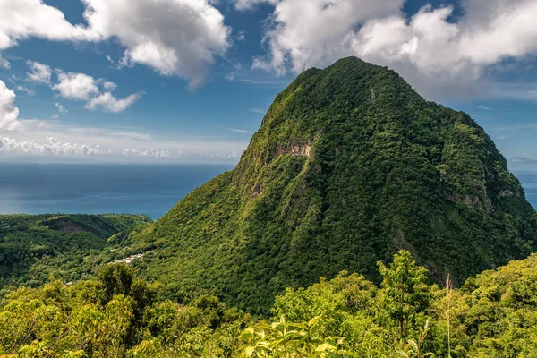 View of the famous Piton mountains in St Lucia — Stock Photo, Image