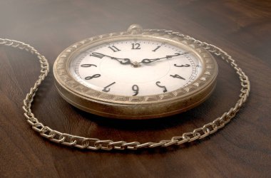 zincir üzerinde cep saati